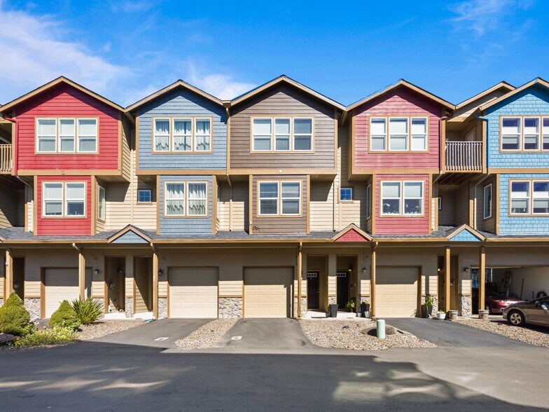 Building Photo - 475 SE 35th St