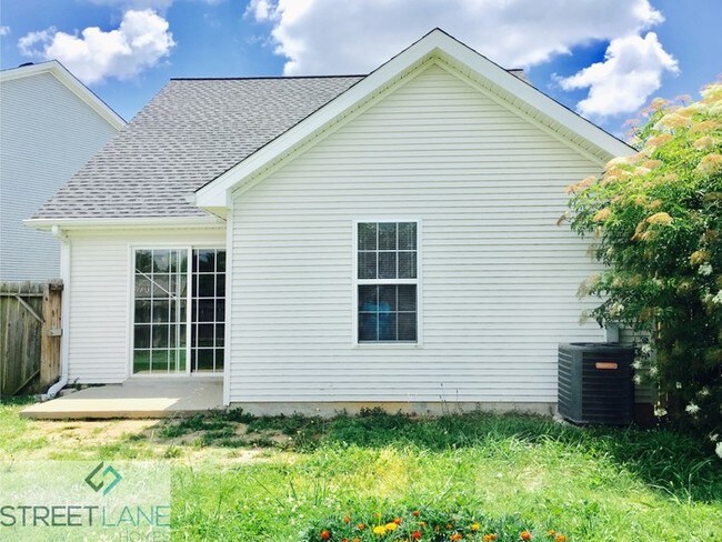 Building Photo - $500 off first month's rent!