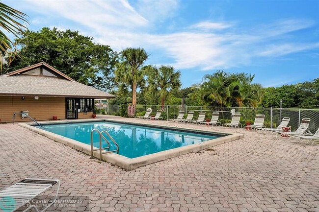 Building Photo - 9430 Poinciana Pl