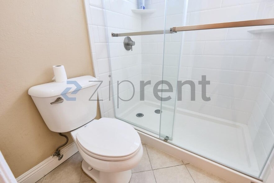 Building Photo - 1010 W MacArthur Blvd