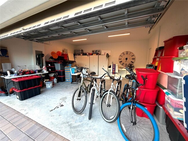 Building Photo - 2661 SE 24th Ct