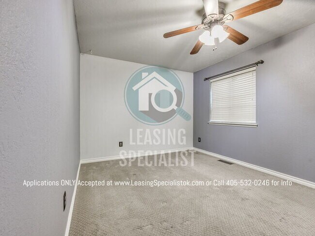 Building Photo - Warr Acres 3 Bed 2 Bath Home with a Pool!!