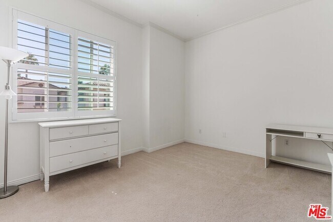 Building Photo - 5734 S Celedon Creek