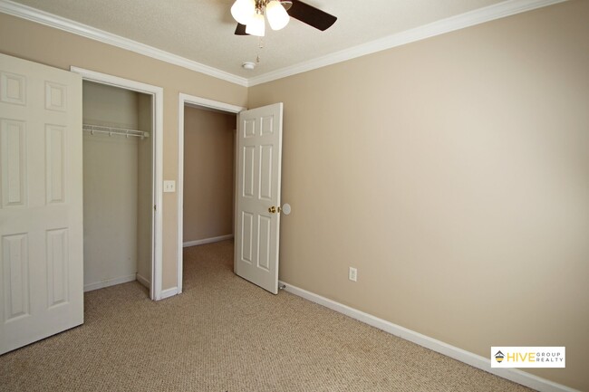 Building Photo - 760 Camelot Ln
