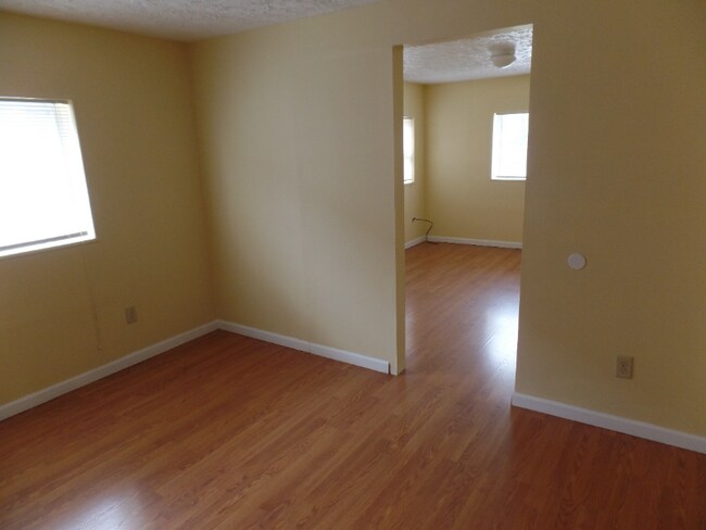 Building Photo - 669 Brown St