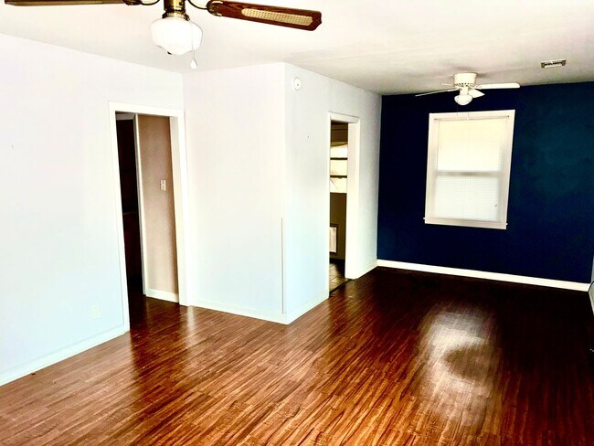 Building Photo - Close to Deans Bridge and Golden Camp