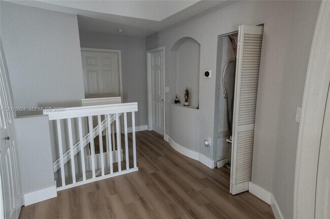 Building Photo - 7333 NW 113th Ct