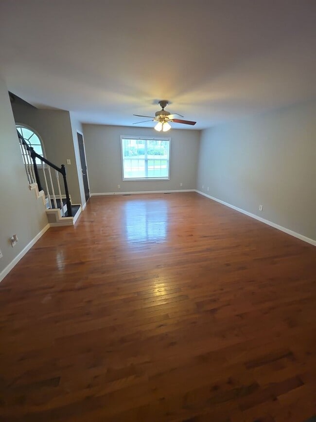 Building Photo - Bright 3 Bedroom Home with Basement, Backyard, and Garage