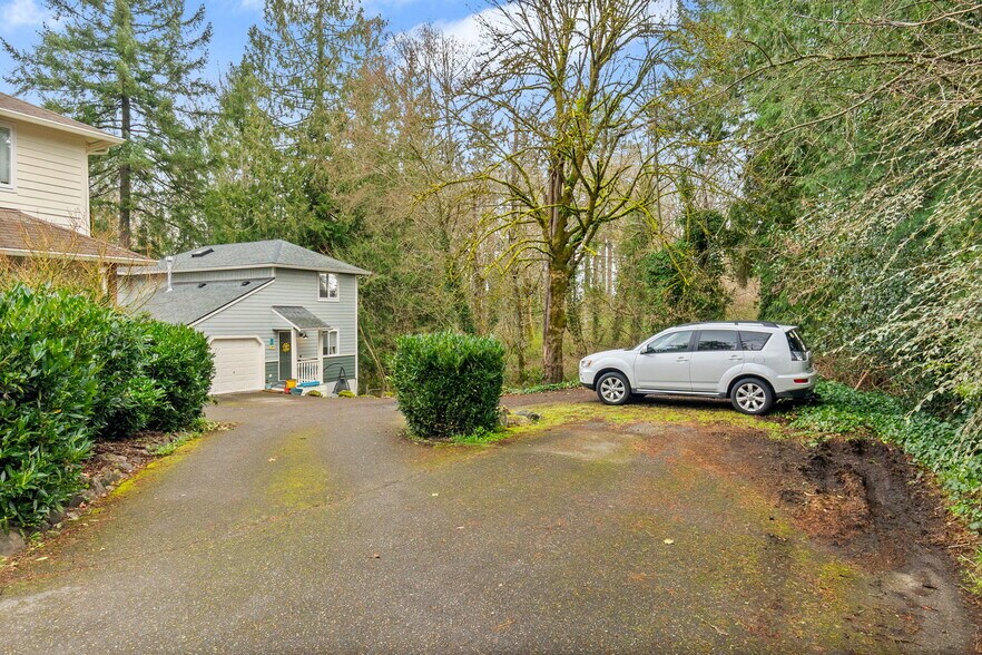 Building Photo - 1102 Irving St SW