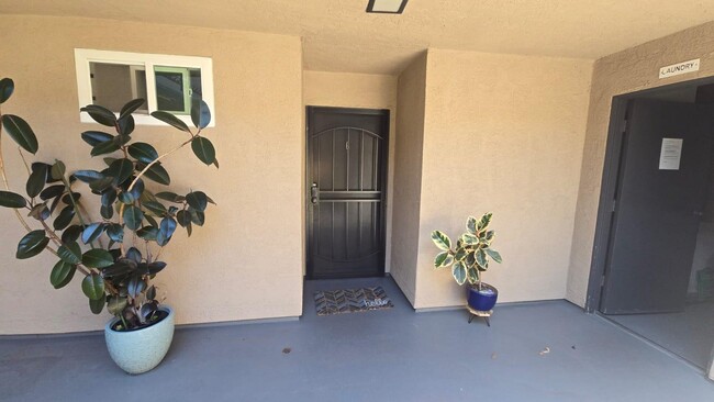 Building Photo - 785 W 19th St