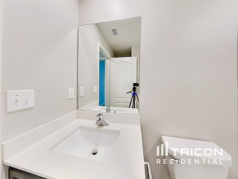 Building Photo - 6130 Dolostone Dr