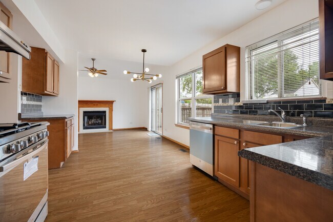 Building Photo - 1127 Ashbrook Dr