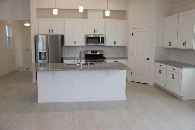 Building Photo - BRAND NEW 3 BEDROOM SINGLE FAMILY HOME IN ...