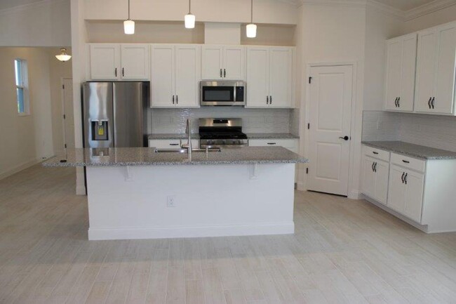 Building Photo - BRAND NEW 3 BEDROOM SINGLE FAMILY HPME IN ...