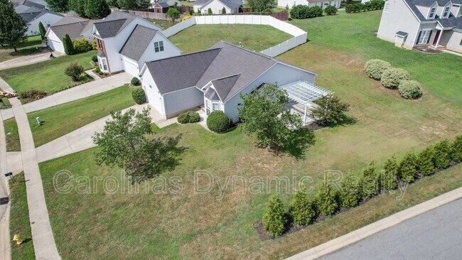 Building Photo - 120 Lantana Dr