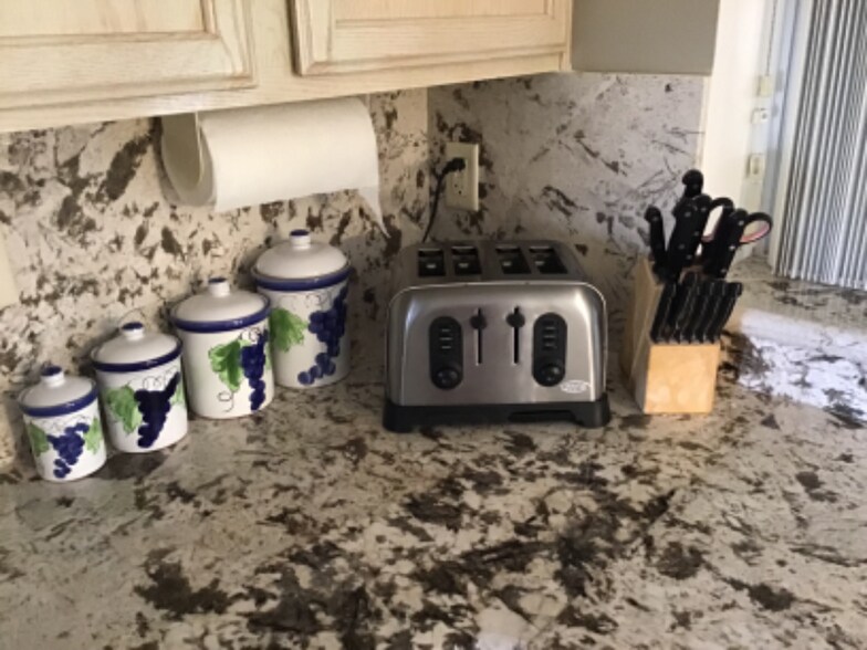 Building Photo - 15007 W Heritage Dr