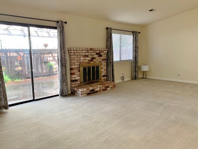 Building Photo - Single Story Home in Hollister