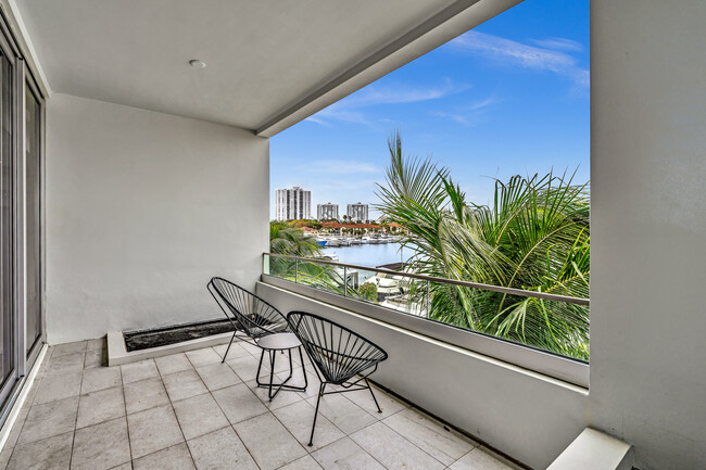 Building Photo - 3750 Yacht Club Dr