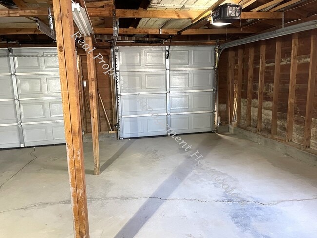 Building Photo - 3 Bedroom 2 Bath House for Rent - Pet Frie...