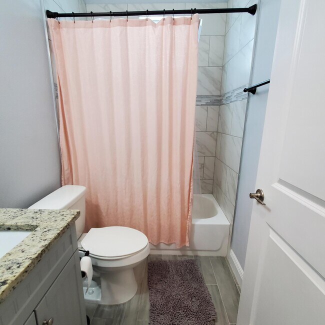 Building Photo - 2161 SE Sunflower St