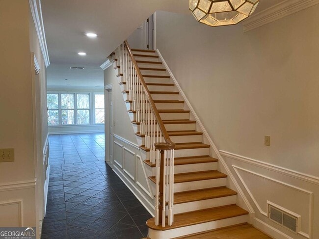 Building Photo - 7155 Roswell Rd