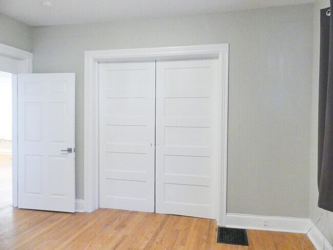 Building Photo - 313 Farm St