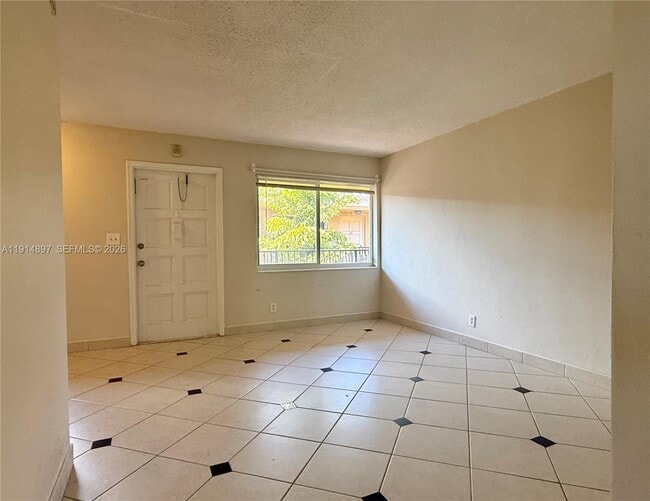 Building Photo - 1733 Mayo St