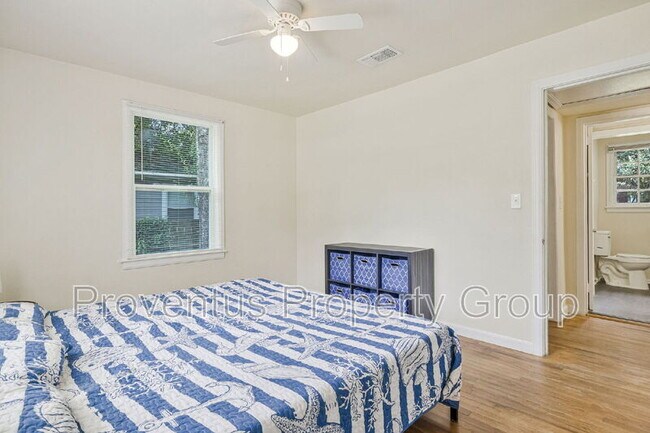 Building Photo - 305 Chaseville St