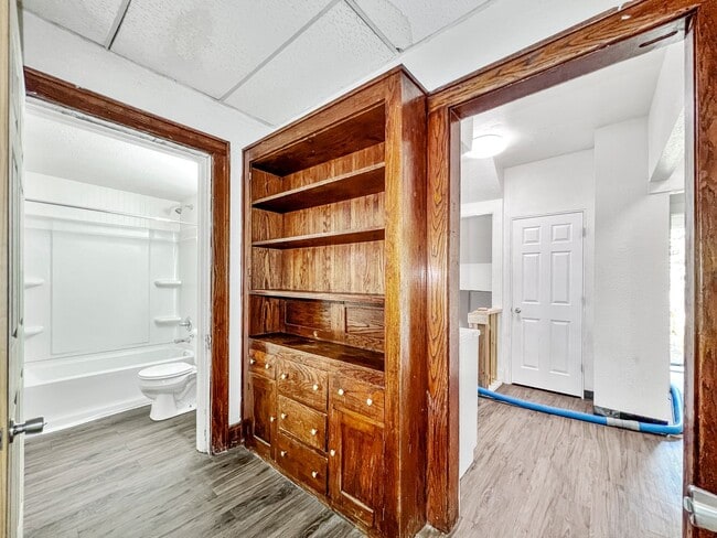 Building Photo - 507 Welch Ave