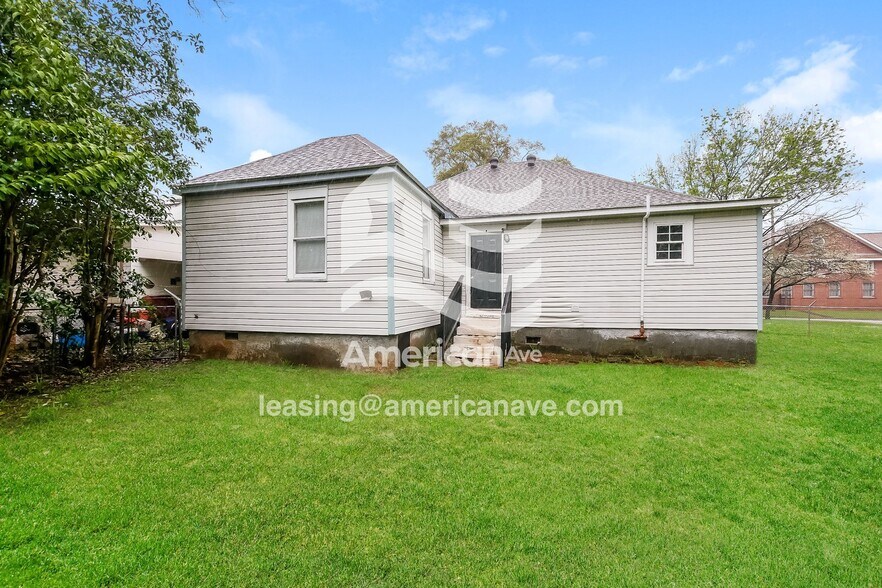 Building Photo - 3513 3rd Ave