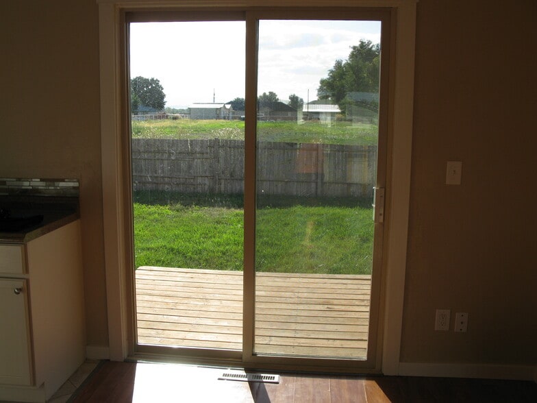 Building Photo - 305 S 5th St W