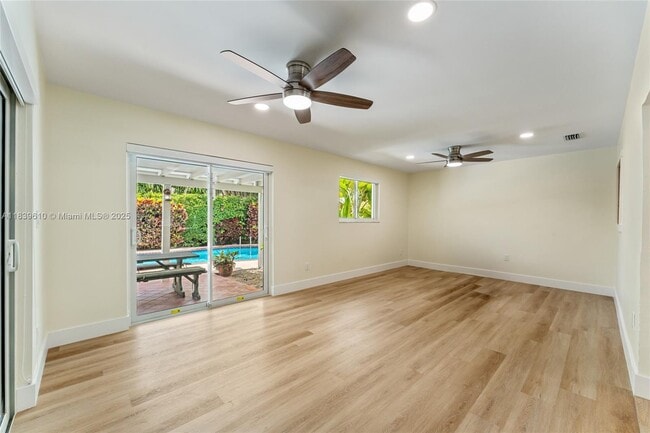 Building Photo - 6731 SW 48th St