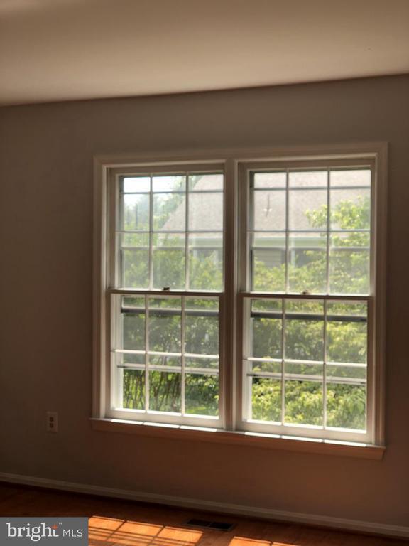 Building Photo - 991 Farm Haven Dr
