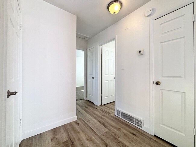 Building Photo - 403 N Morton Dr