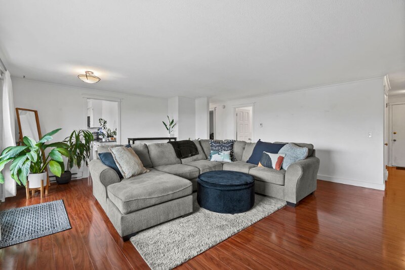 Building Photo - 844 W Cliff Dr