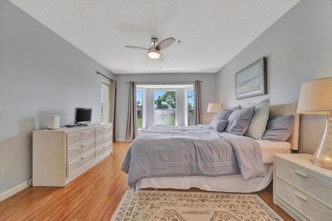 Building Photo - Golf Membership Included • 6-12 Months Lease • Furnished 2 Bedroom Condo