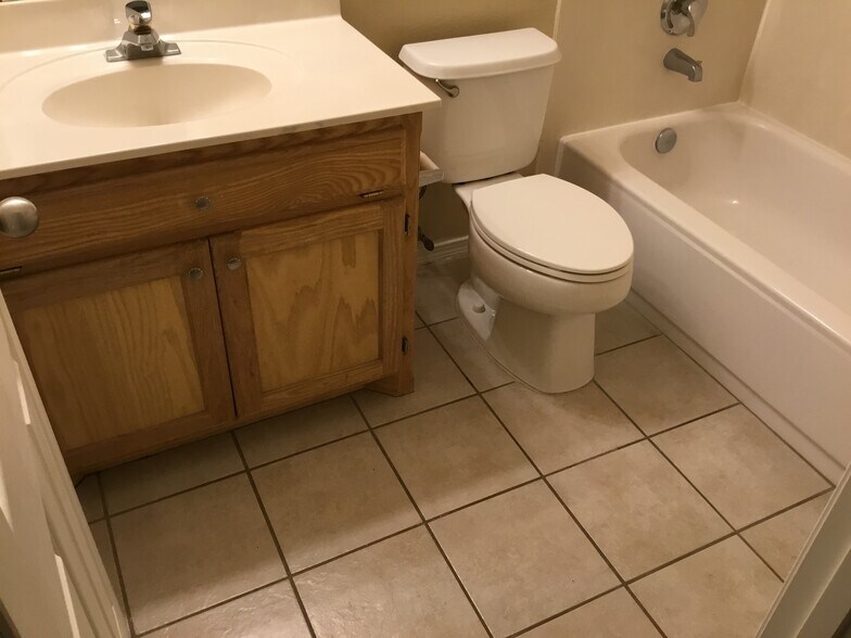 Building Photo - 1504 Kenwood Ct NW