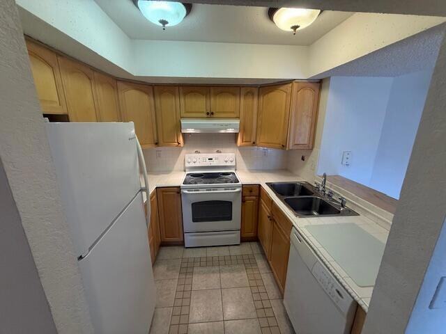 Building Photo - 1500 SE Royal Green Cir