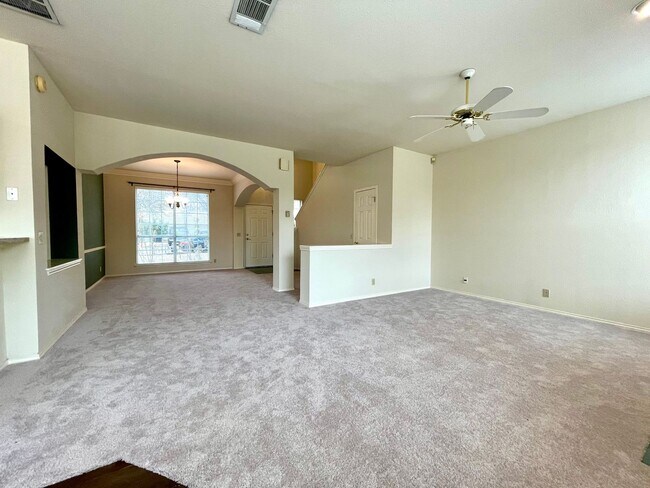Building Photo - Lovely 3 Bedroom/2.5 Bathroom in Round Rock!
