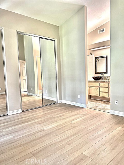 Building Photo - 15 Headland Pl