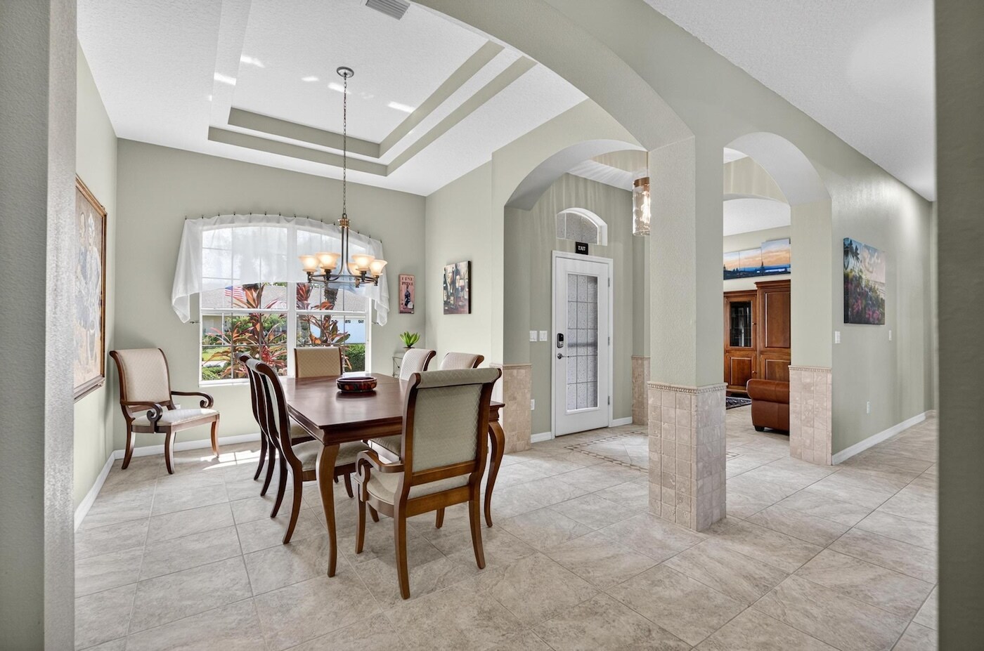 Building Photo - 8 Collinson Ct