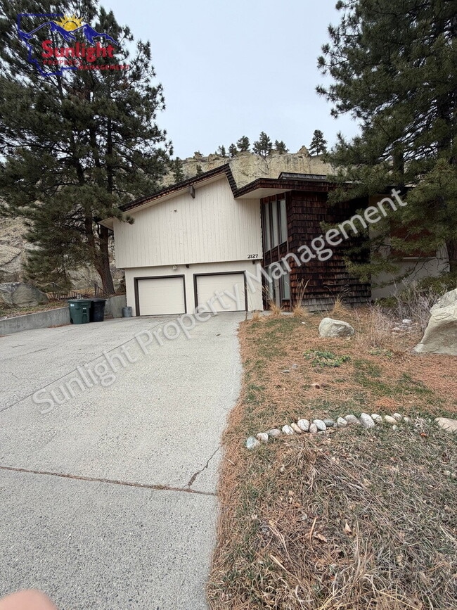 Building Photo - Beautifully Remodeled Home Nestled in the Billings Rims