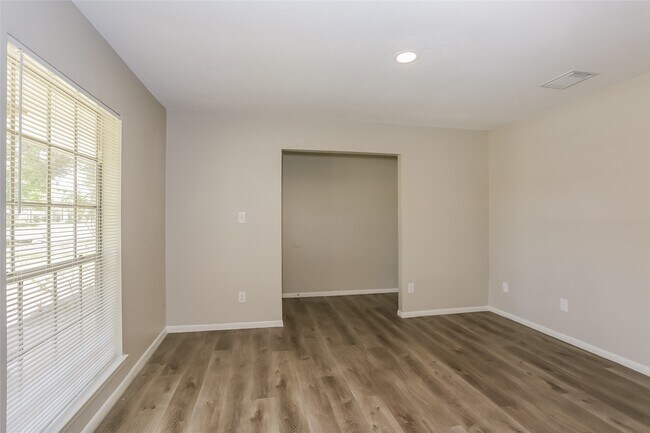 Building Photo - 10402 Sagetree Dr