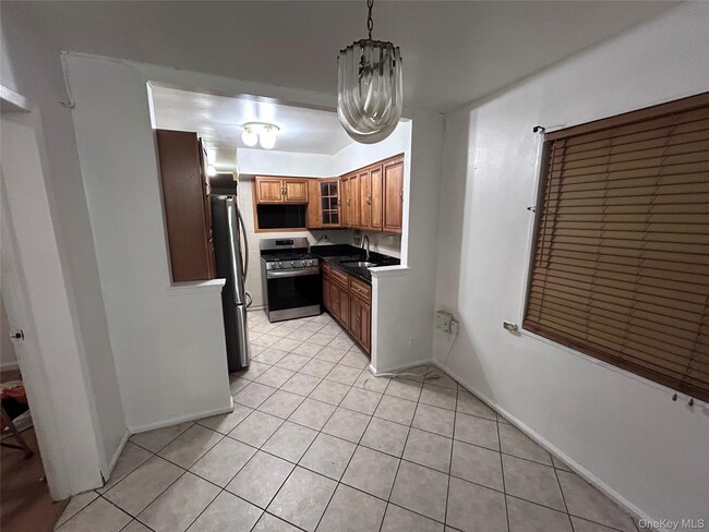 Building Photo - 1116 E 102nd St