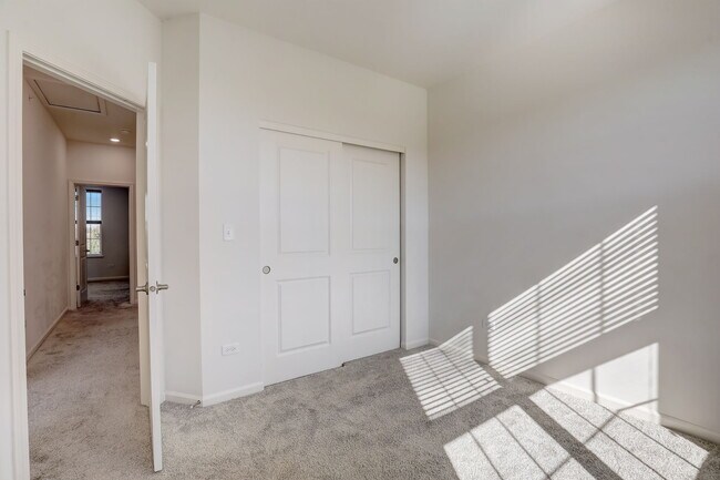 Building Photo - 2924 Reflection Dr