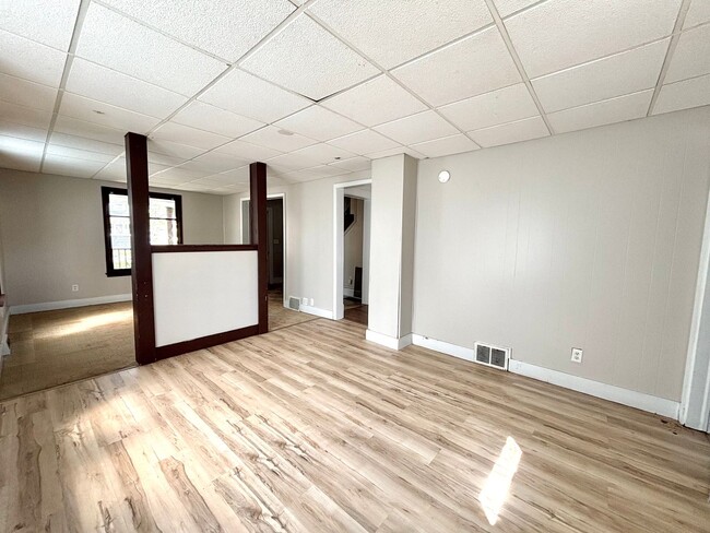 Building Photo - 1422 E Stockbridge Ave