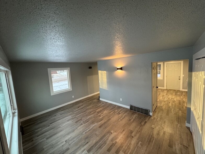 Building Photo - 2400 N 7th St