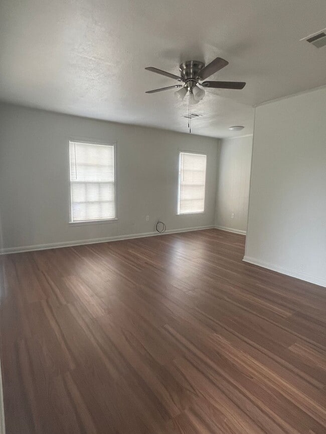 Building Photo - Charming 2/1 in Waco