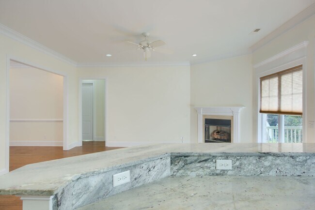 Building Photo - Fresh Paint, New Carpet & Custom Finishes in North Shore Country Club