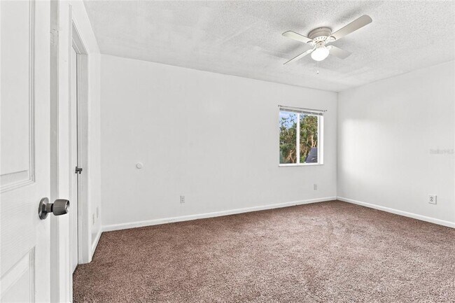 Building Photo - 570 Bahia Cir
